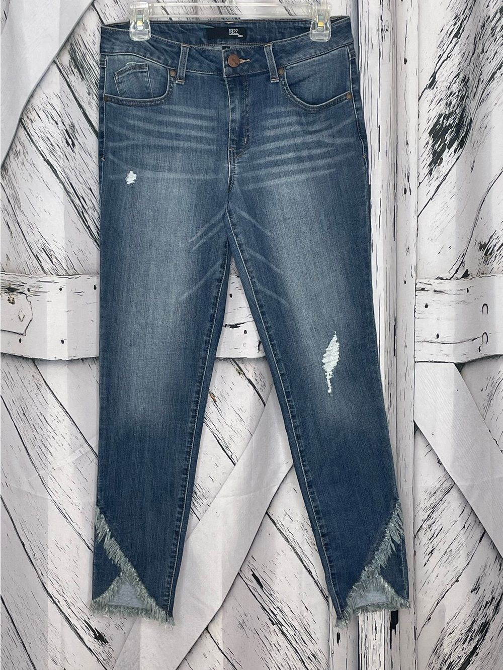 1822 Ankle Skinny Jeans w/Frayed Tulip Hems 8